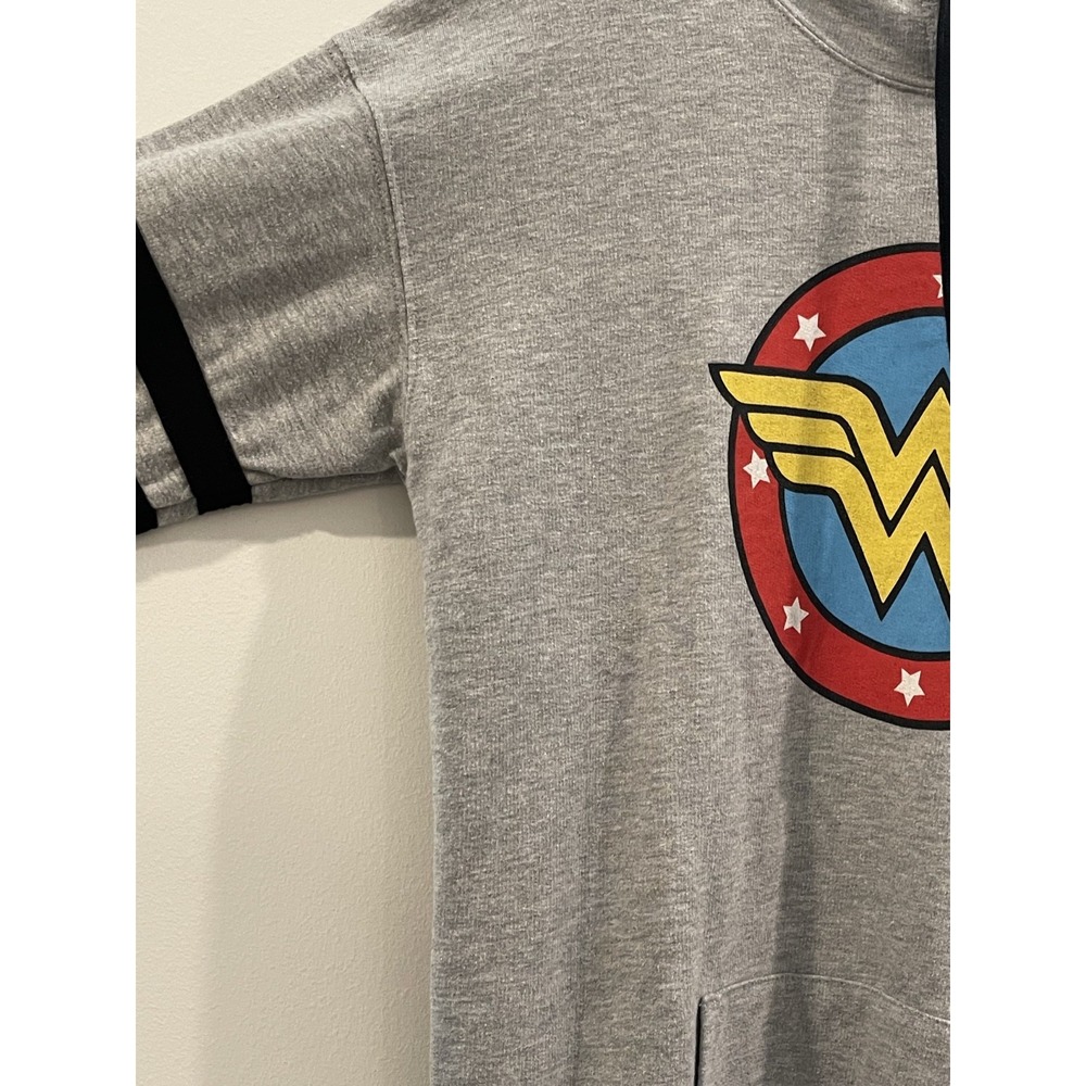 00086 Wonder Woman Hoodie | DC Comics Sweatshirt Medium Gray Pullover - Picture 5 of 9